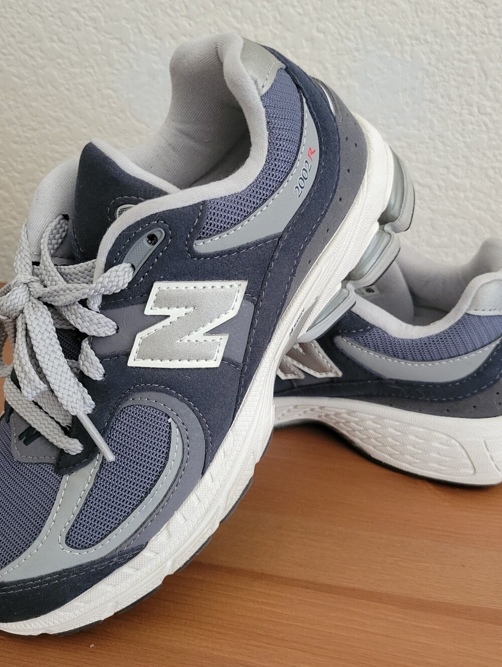 These are New Balance 2002R sneakers in the Blue/Grey "Eclipse Raincloud" Size 5